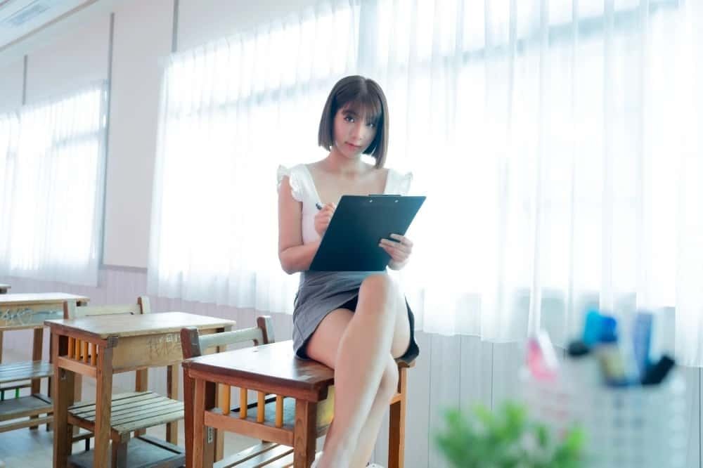 这个面试有点硬 角色互动 玩法截图 1